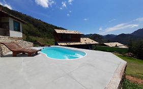 Chalé Rústico com Nascente e Vista Panorâmica